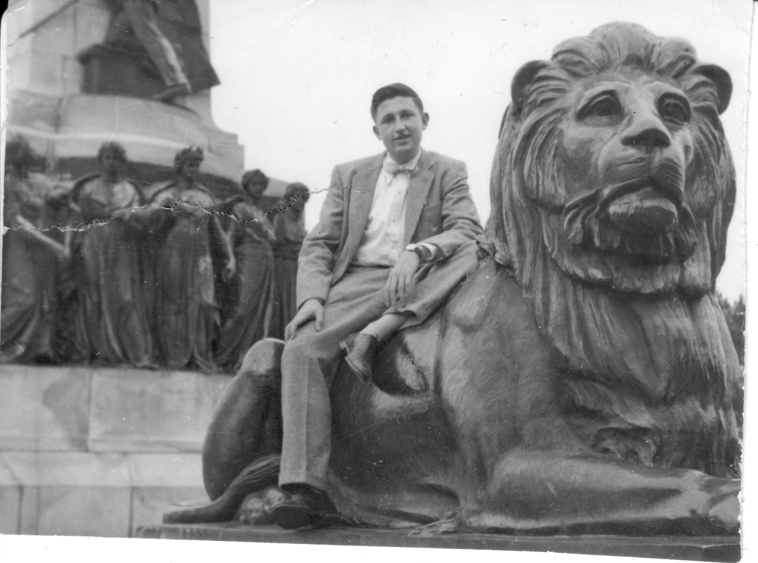 dad with nypl lion